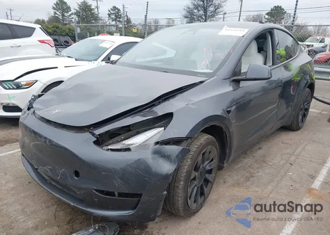 2023 Tesla Model Y Awd/Long Range Dual Motor All-Wheel Drive z USA, uszkodzony, nr VIN 7SAYGAEE5PF903249
